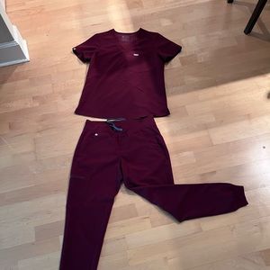 Figs scrub set - burgundy